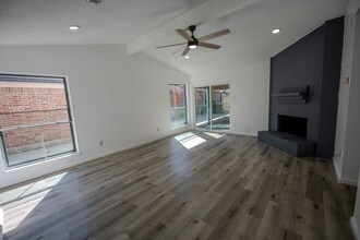 Building Photo - 4606 Meadowood Dr