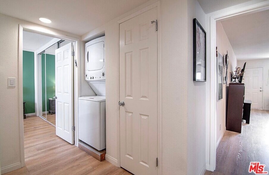 Building Photo - 4358 Mammoth Ave