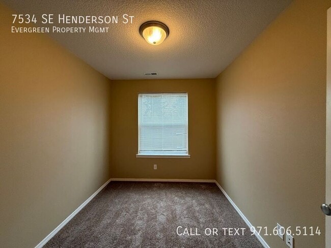 Building Photo - 7534 SE Henderson St