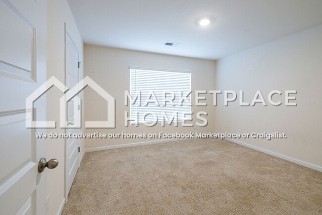 Building Photo - 559 Post Oak Ln