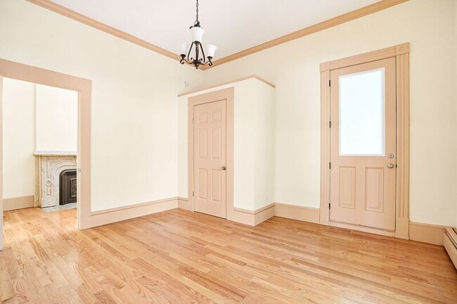 Building Photo - 52 Mattoon St