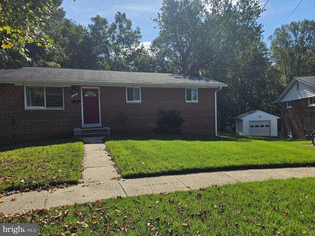 Primary Photo - 102 Hannes St