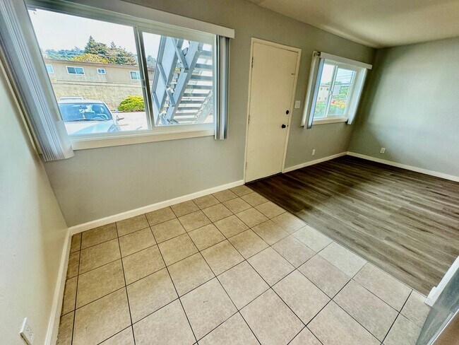 Building Photo - Ground Floor 1 Bed/1Bath Apartment in El Cerrito - Remodeled with 1 Parking Space Included