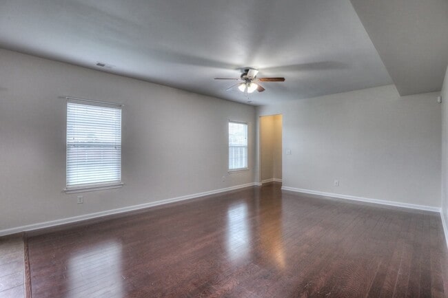 Building Photo - 2518 Broome St