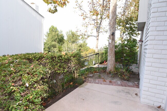 Private patio - 3610 W Estates Ln
