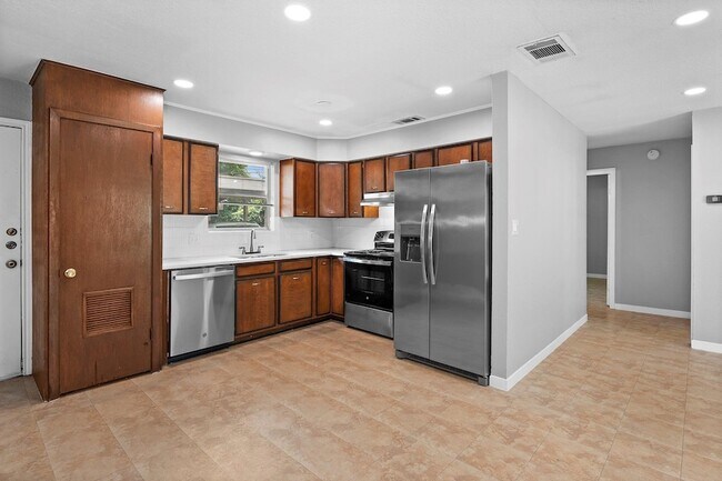 Building Photo - 2712 St Edwards Cir