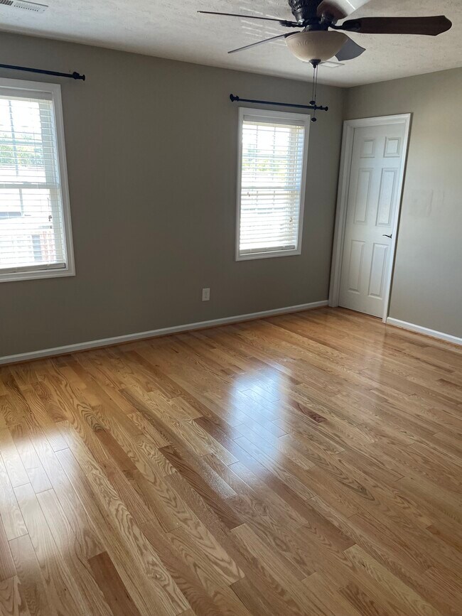 Building Photo - 696 Wyndhurst Dr