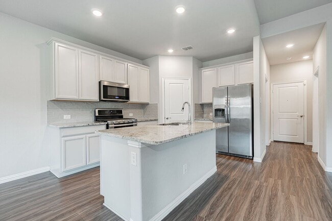 Building Photo - Stunning 3-bedroom, 2.5-bathroom with office.