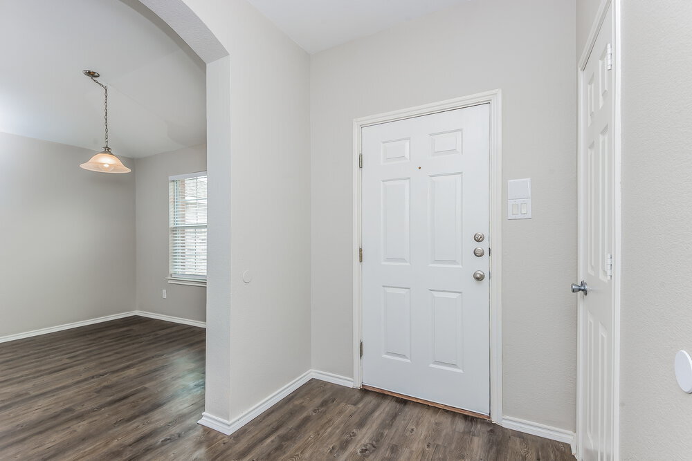 Building Photo - 3301 Royal Crest Dr