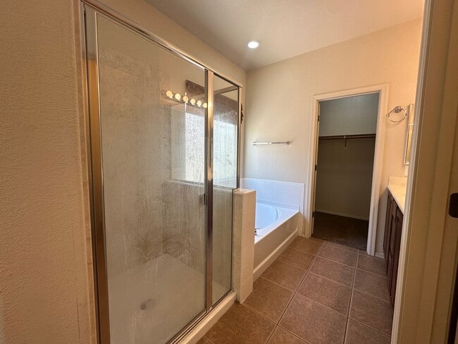 Building Photo - 1210 Paso Robles Ave