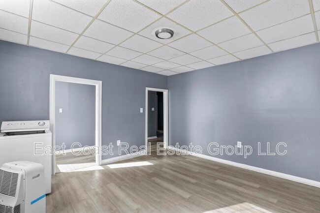 Building Photo - 15 E Water St