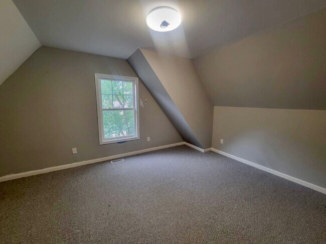 Building Photo - Updated 3 Bed + Loft in Hopkins!