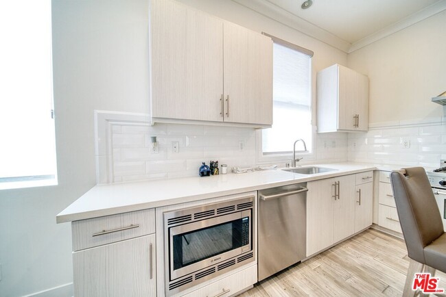 Building Photo - 2205 Selig Dr