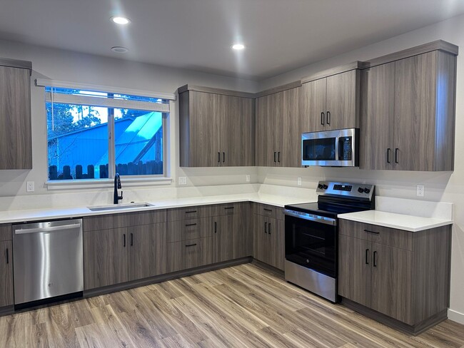Building Photo - BRAND NEW 2 Bedroom - Available 5/5