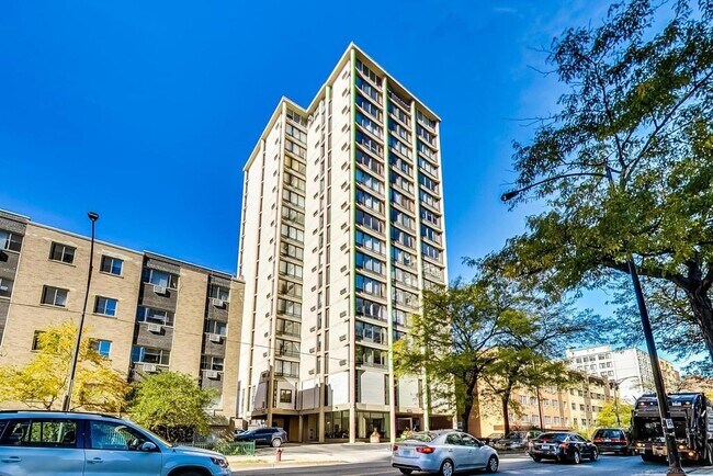 Building Photo - 5740 N Sheridan Rd