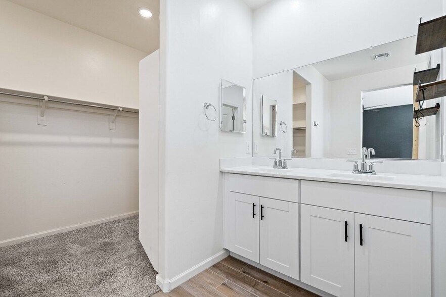 Building Photo - 12486 N Reeves Pl