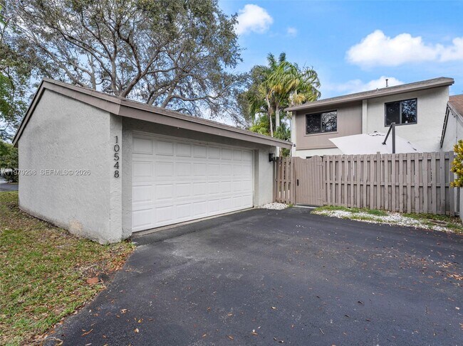 Building Photo - 10548 SW 112th Ave