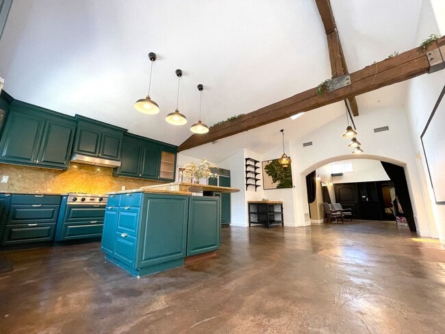 Building Photo - 7326 Vanalden Ave