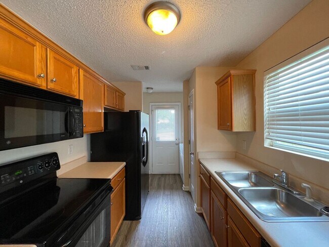 Building Photo - BRIDGEWATER HOME! PRE-LEASING FOR AUGUST 1 2026! 1/2 Off Deposit!