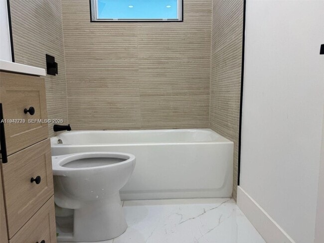 Building Photo - 370 NW 43rd Ave