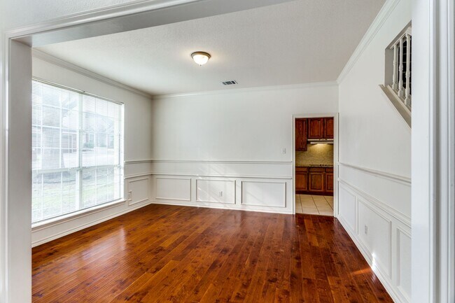 Building Photo - 8434 Golf Club Cir