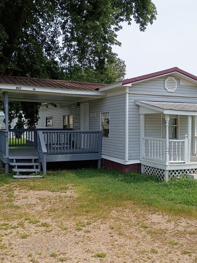 Building Photo - 407 Dawn Ave