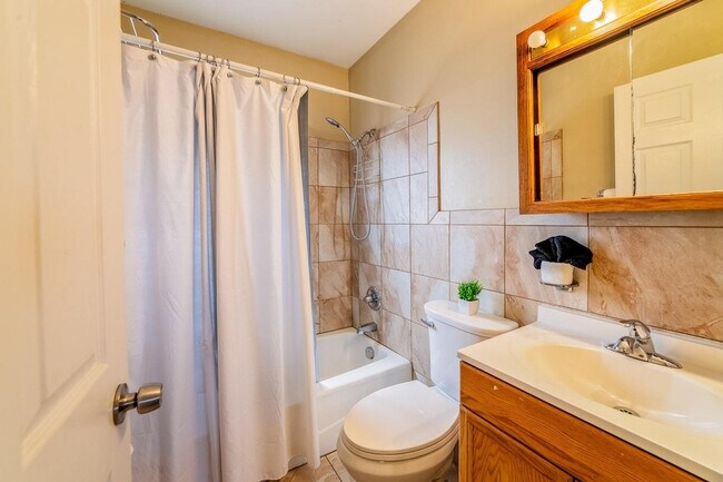 Building Photo - 18732 Dix Toledo Rd