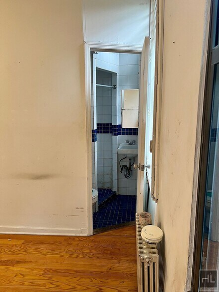 Building Photo - 2 BR 2 BA in Prime Bushwick