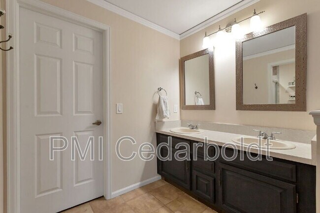 Building Photo - 6396 S Glencoe Ct