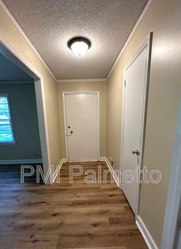 Building Photo - 529 Skyland Dr