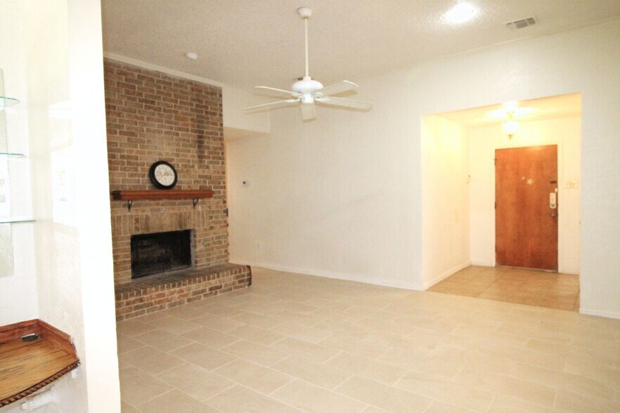 Building Photo - 711 Dickey Dr