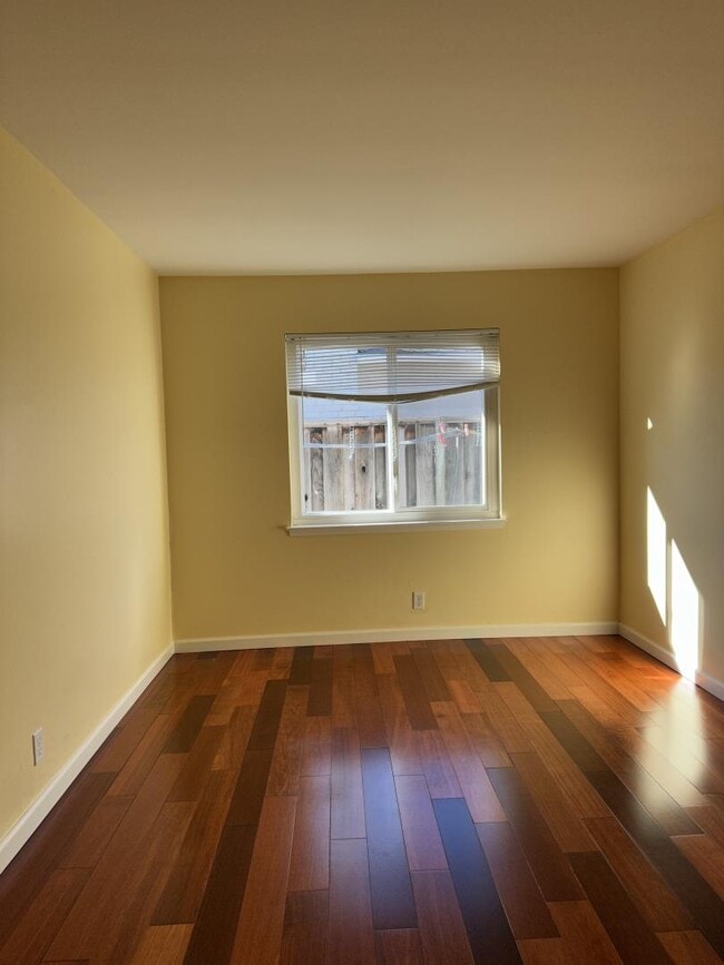 Building Photo - 1934 Foxworthy Ave