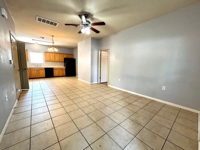 Building Photo - 1707 Chestnut Ave