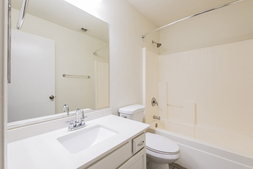 Building Photo - 2525 S 109th Dr