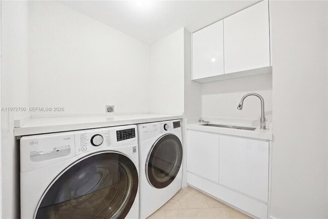 Building Photo - 5801 Collins Ave