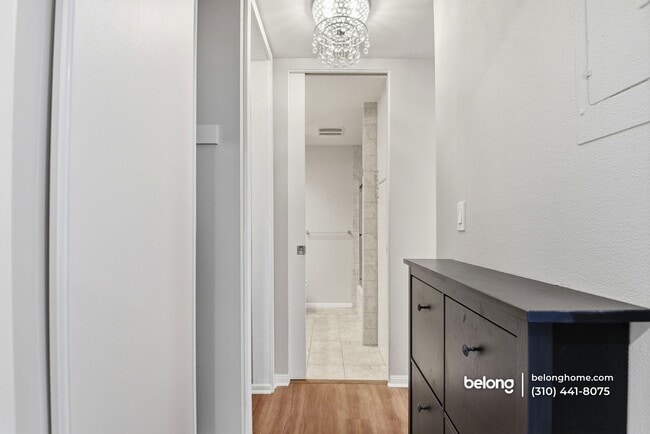 Building Photo - 6542 Ocean Crest Dr