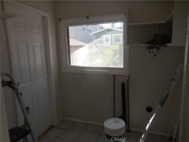 Building Photo - 959 W 17th St