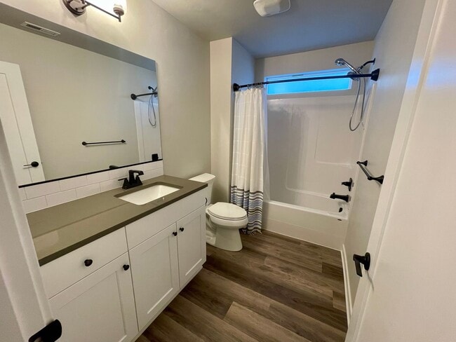 Building Photo - Spacious 3-bedroom and 2nd living room 2 1/2-full bath with New carpet, pad and LVT flooring