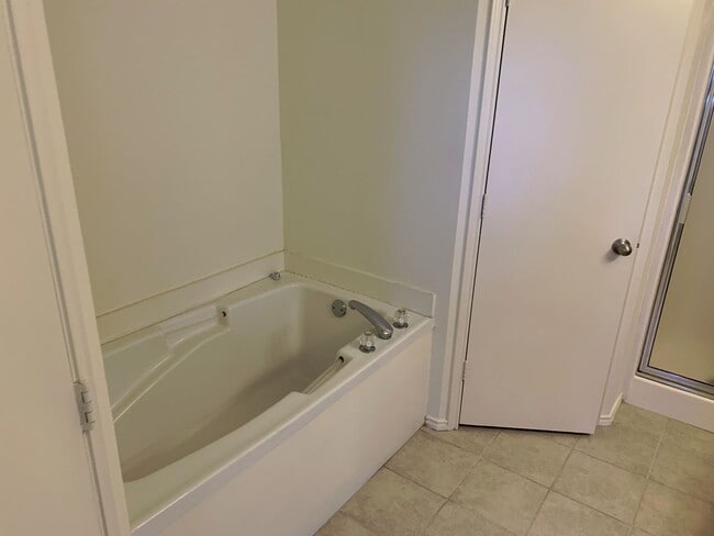 Building Photo - Single Family Home *LEASING SPECIAL AVAILA...