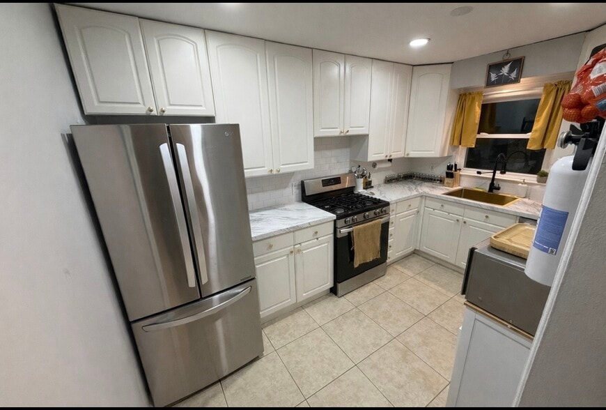 KITCHEN - 77 Bennett Ave
