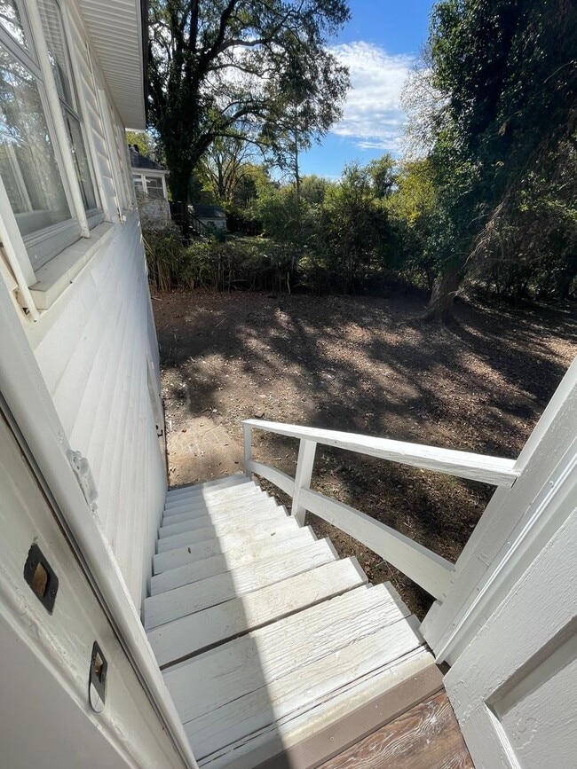 Building Photo - Updated 3/1 House in South Rome- $1,295