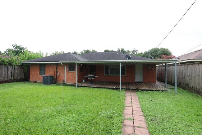 Building Photo - 4018 Nenana Dr