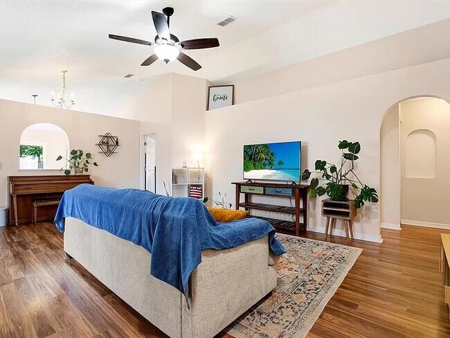 Building Photo - 10534 Opus Dr