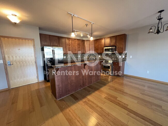 Building Photo - Stunning 1 Bedroom 1 Bathroom in Saint Louis Park!