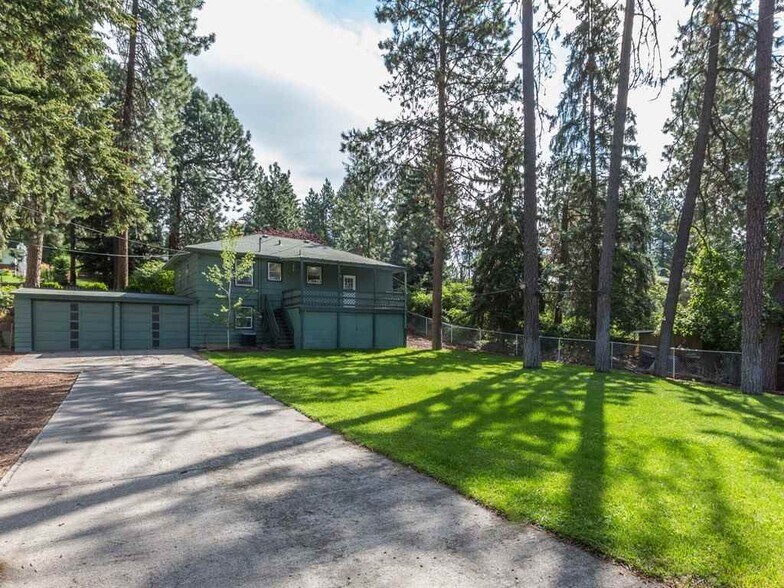 Park like scenery - 4821 N Greenwood Blvd