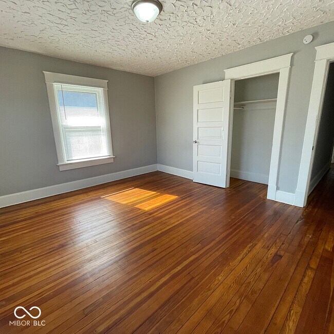 Building Photo - 854 N Tacoma Ave