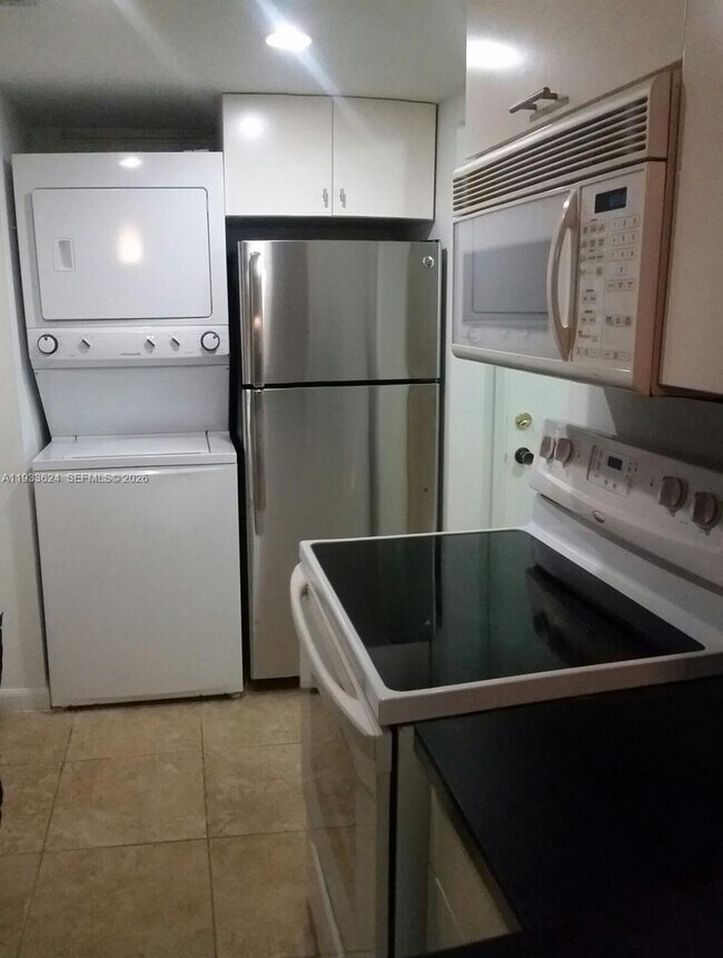 Building Photo - 3702 NE 171 St