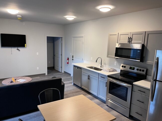 Building Photo - The Bronze