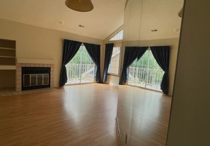 Vaulted ceilings, pantry and coat closet - 6036 Gunbarrel Ave
