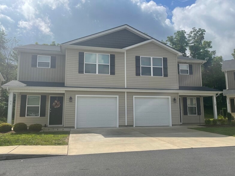 Building Photo - 2927 Watauga Rd